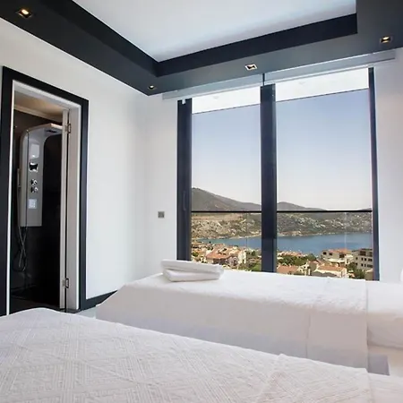 5 Bedroom 9363